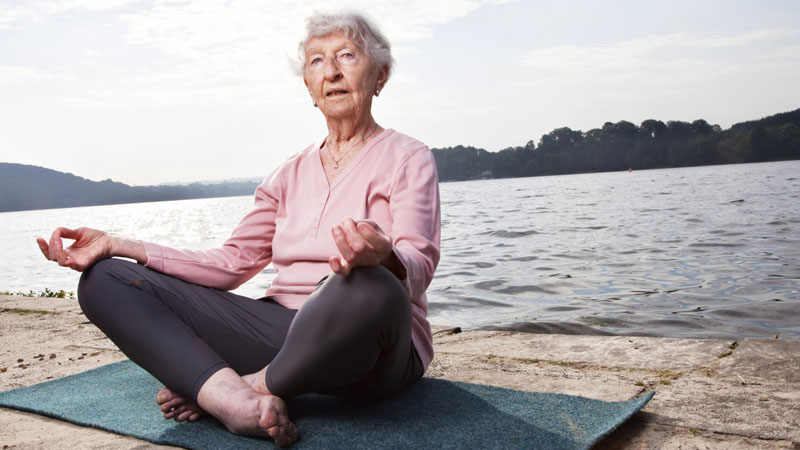 تمرینات یوگا برای سالمندان