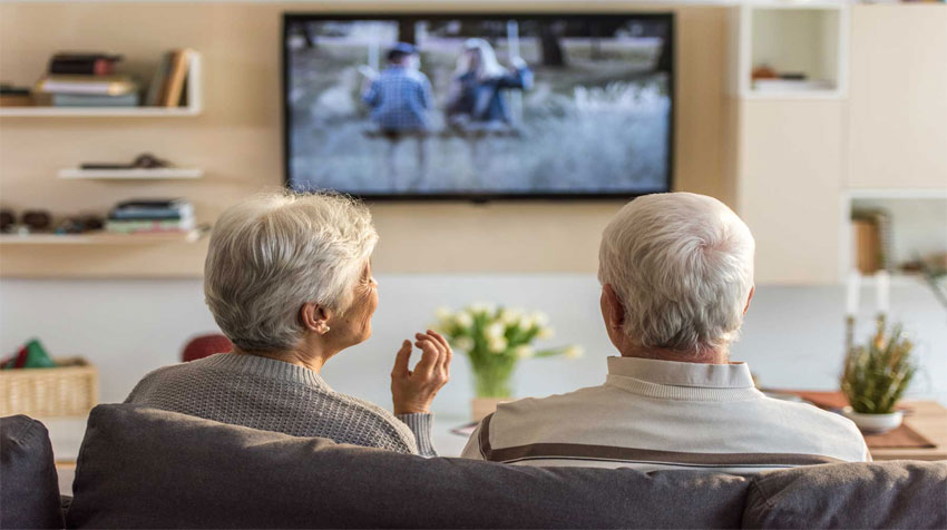 نقش تلویزیون و رادیو در سرگرم کردن سالمندان